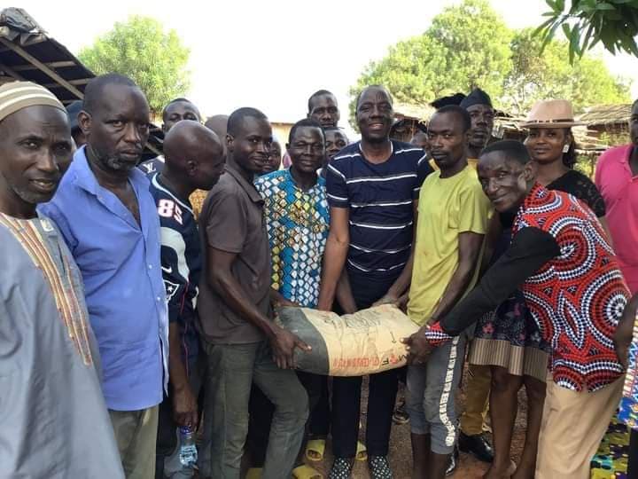 Côte d'Ivoire : Zabizakou, Dr Rabé offre du ciment pour la construction d'une école primaire