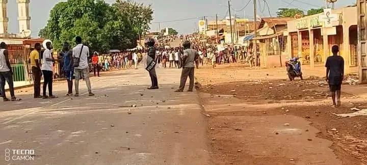 Côte d'Ivoire : Oumé, mis aux arrêts, un individu échappe de justesse au lynchage d'une foule surexcitée