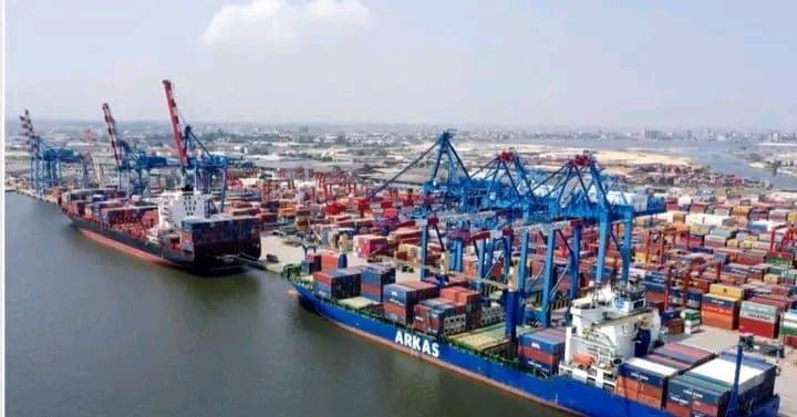 Côte d’Ivoire : L’arrivée à Abidjan d’un bateau chargé de nitrate d’ammonium fait craindre des risques