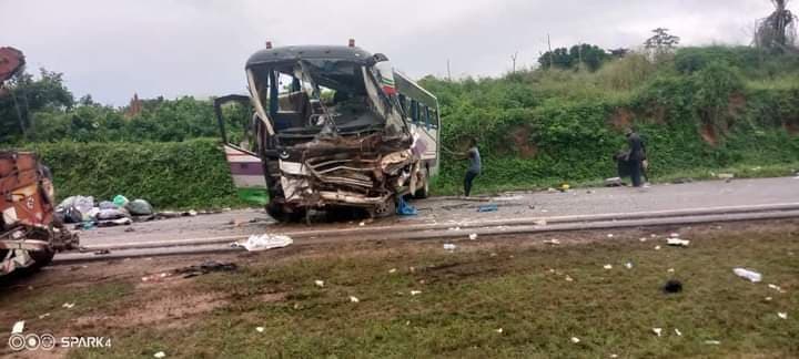 Côte d'Ivoire : Un car fait une sortie de route sur l'autoroute du nord et cause un décès