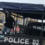 Côte d’Ivoire : Ils jouent à imiter des apprentis “Gbaka” sur un véhicule de Police en stationnement et se retrouvent face à la BRI SUD